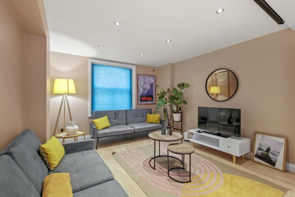 Stylish In Euston And Near Camden With Private Roof Terrace * Londra