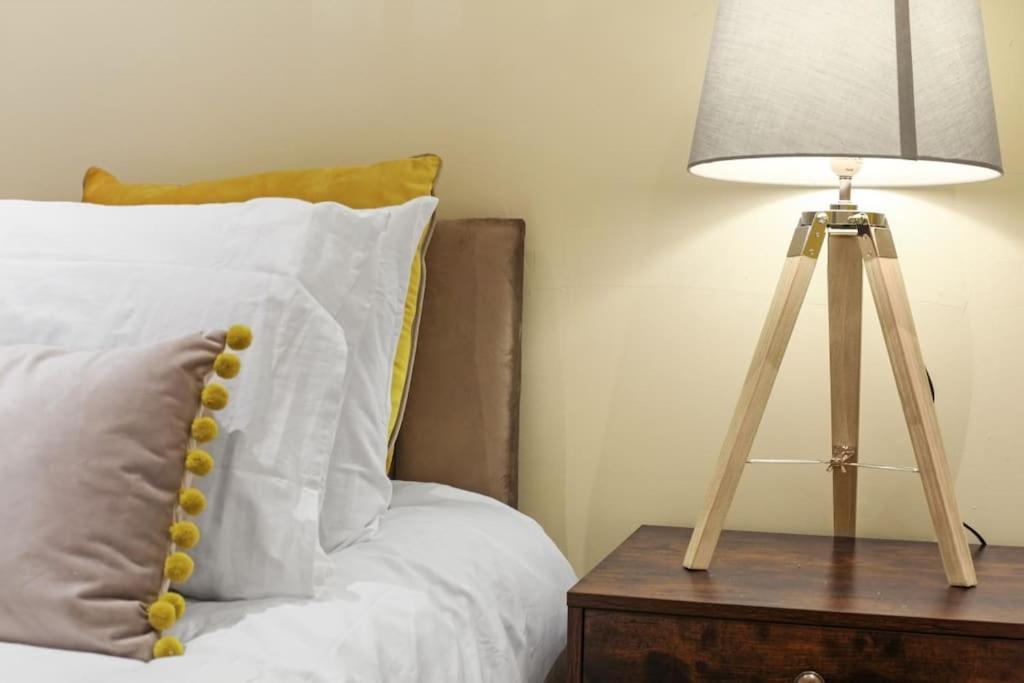 Stylish In Euston And Near Camden With Private Roof Terrace Londra